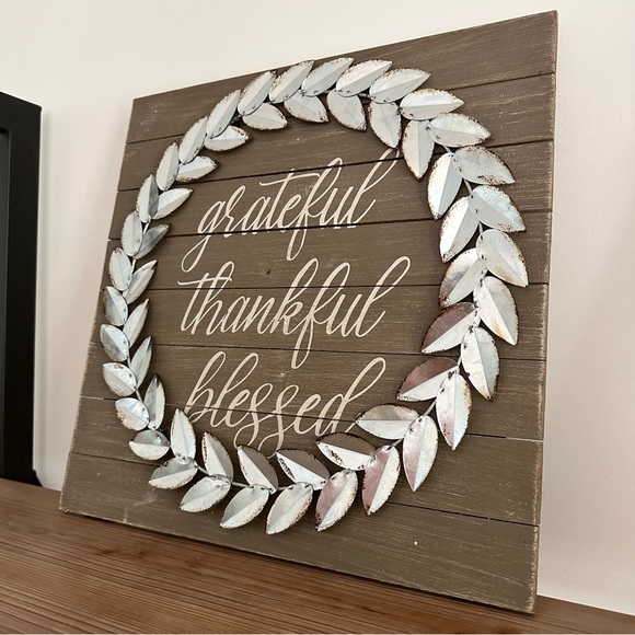 Grateful Thankful Blessed Shiplap Wood Plaque Sign With Galvanized Metal Wreath - Picture 3 of 15